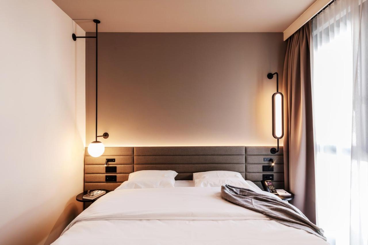 Standard Zimmer mit Kingsize-Bett