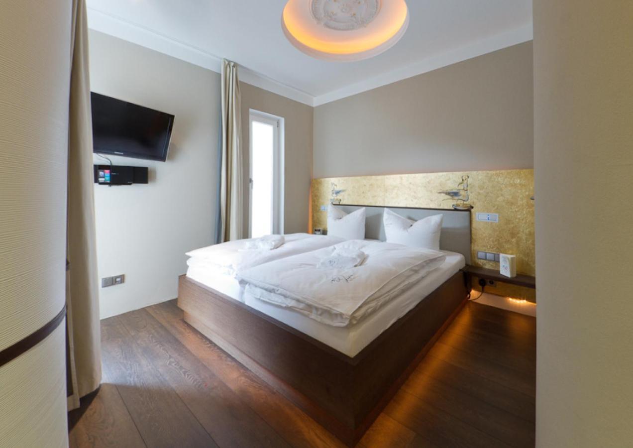 Double Room,1319473708:JPEG