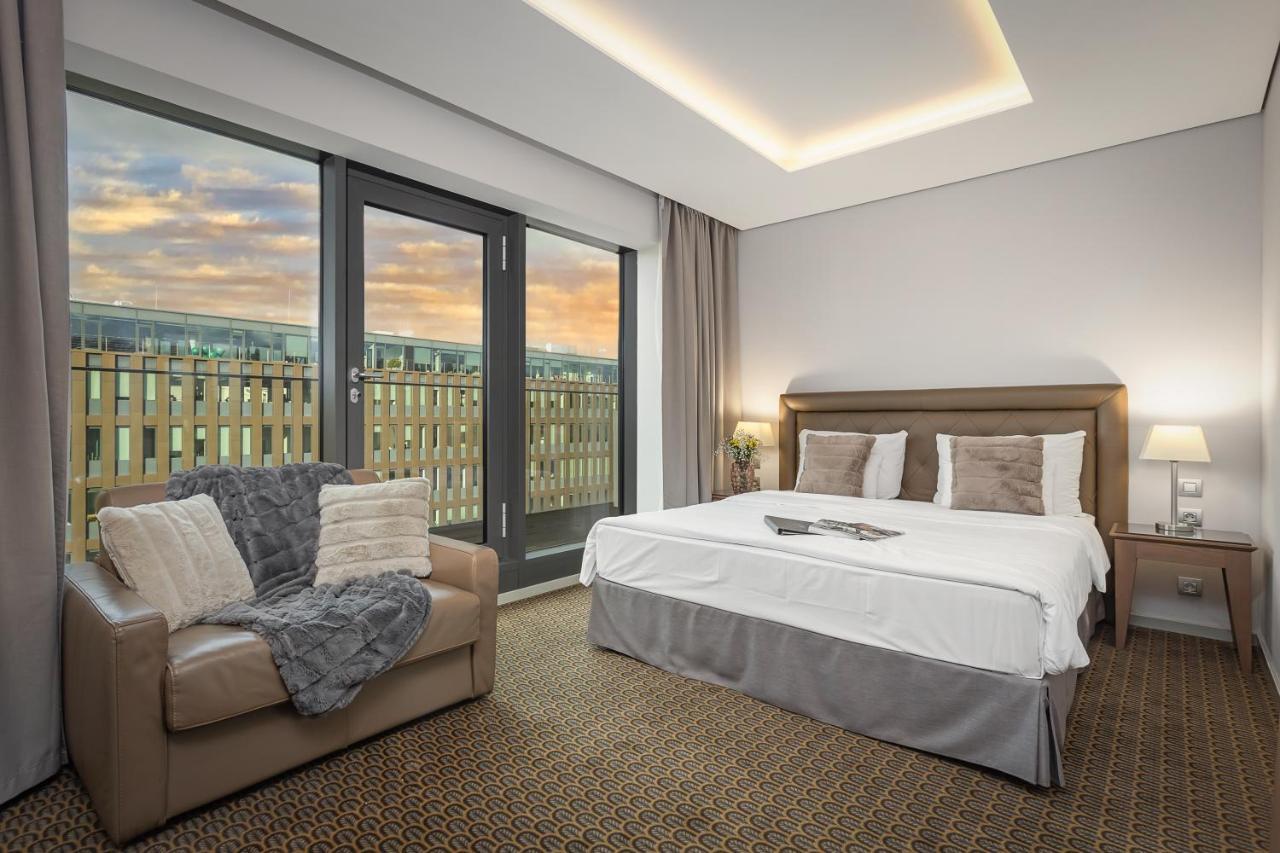 Doppel-/Zweibettzimmer mit Balkon