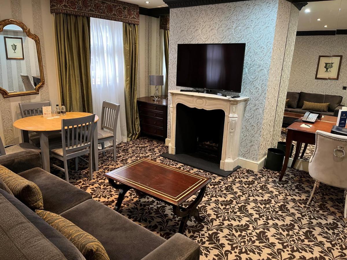 One-Bedroom Suite,1333330772:JPEG