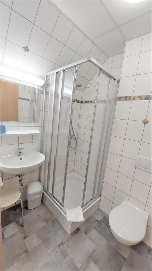Einzelzimmer mit eigenem Bad