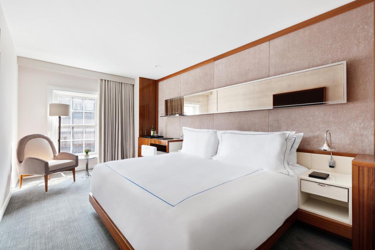 Deluxe Zimmer mit Kingsize-Bett und Aussicht zur Peck Slip Street