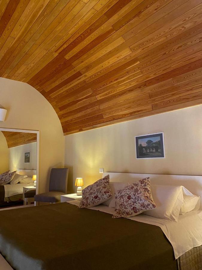 Zimmer mit Kingsize-Bett