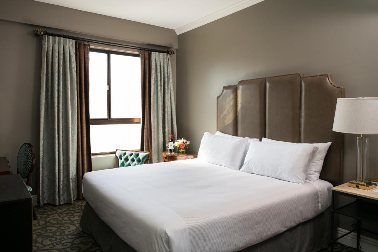 Zimmer mit Queensize-Bett und Badewanne - barrierefrei