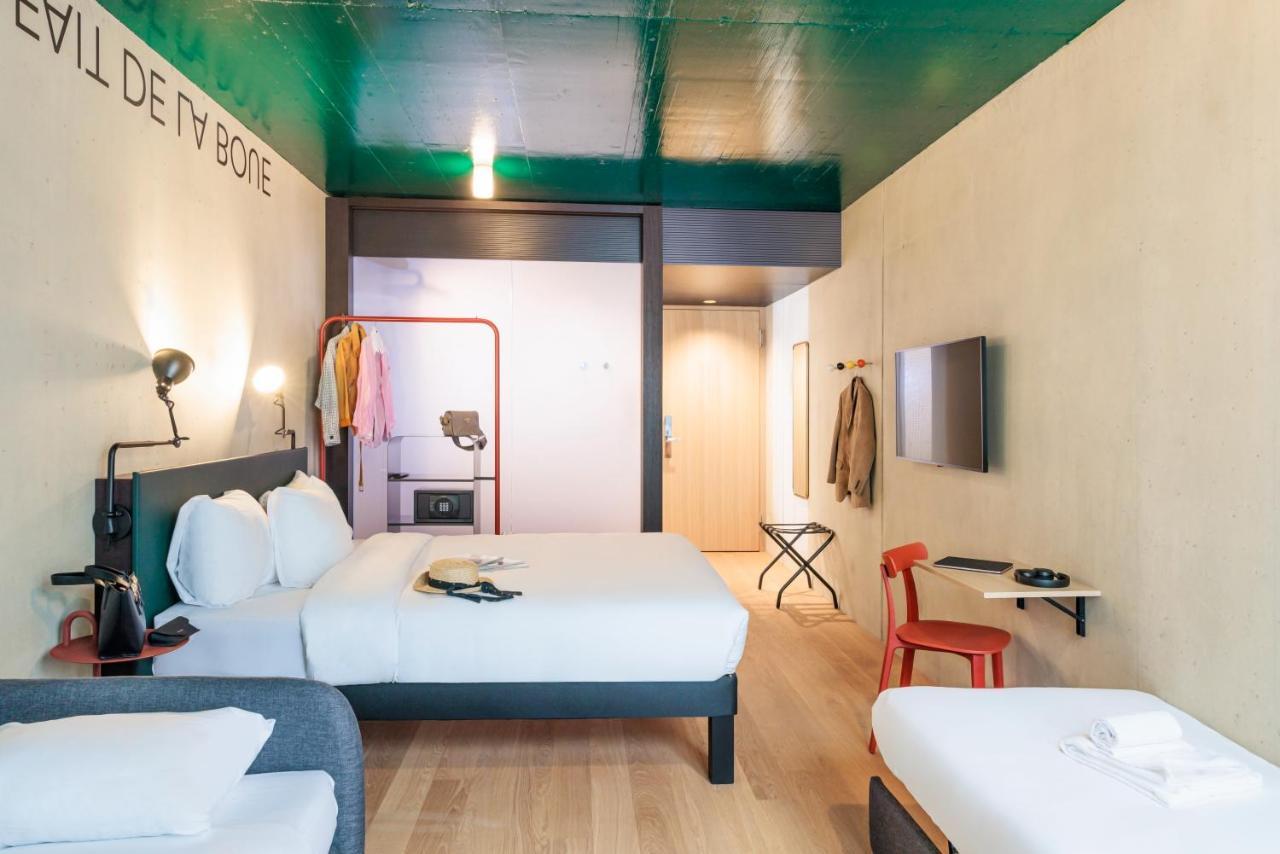Superior Familienzimmer mit 1 Queensize-Bett und 2 Schlafsofas.
