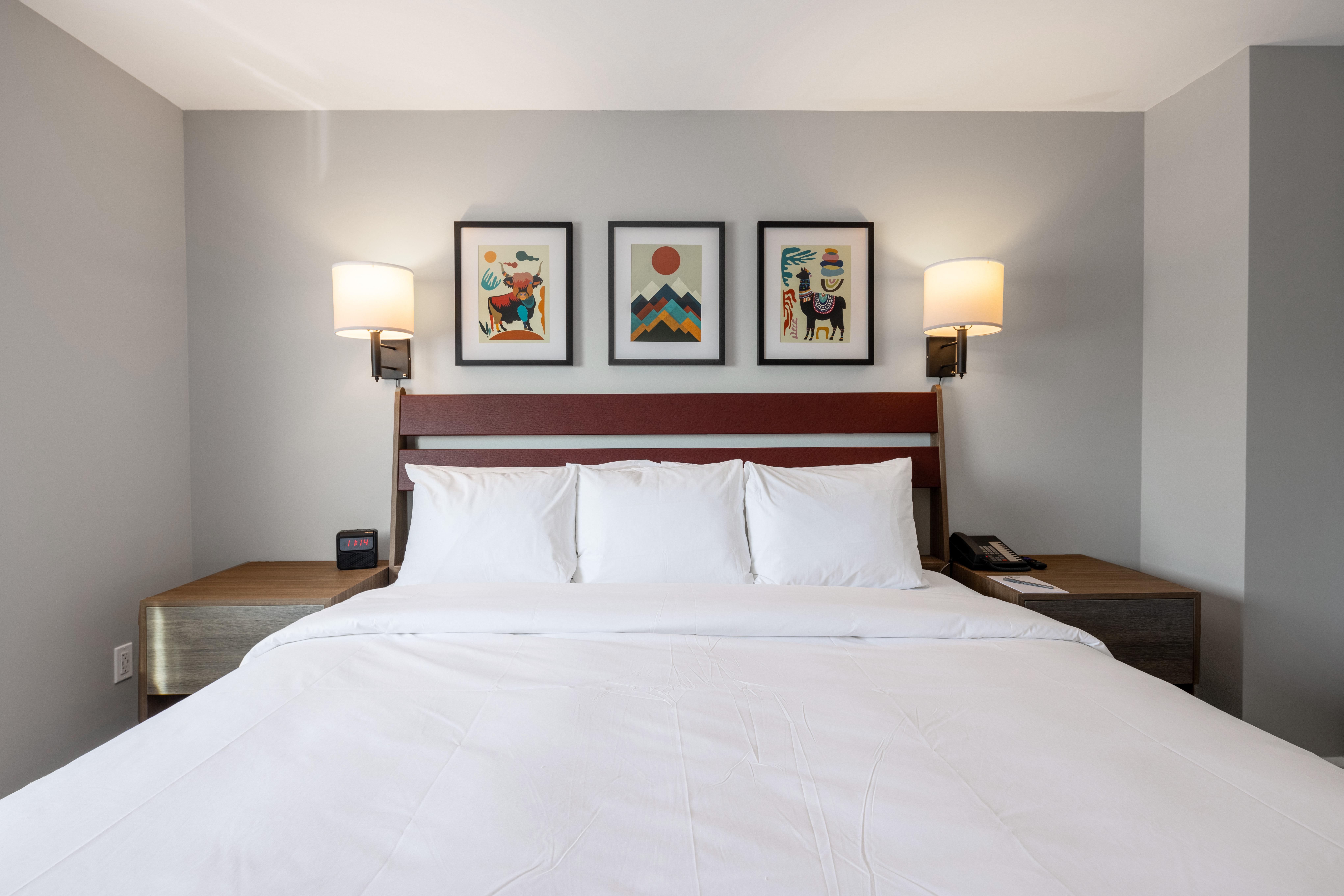 Standardzimmer mit Kingsize-Bett und Stadtblick – Nichtraucher