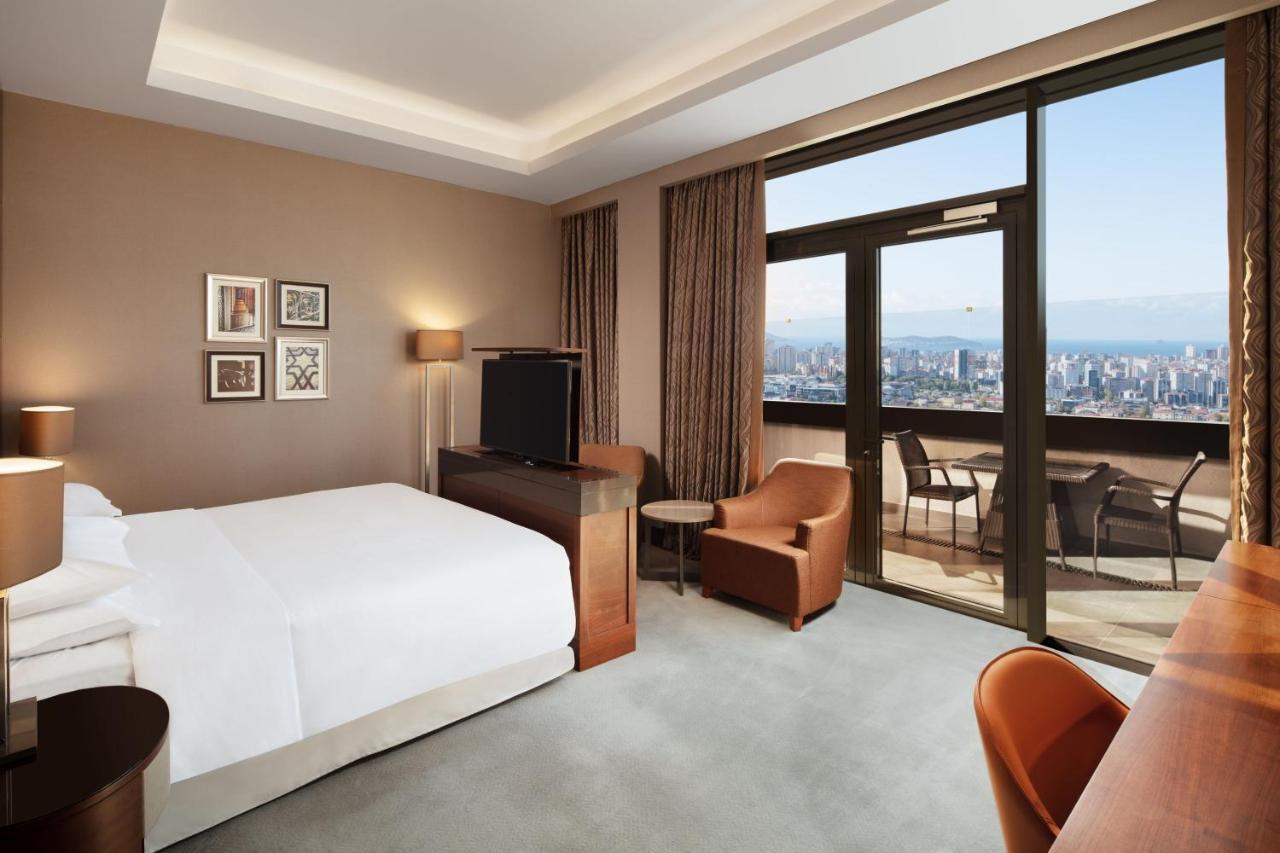 Club Zimmer mit Kingsize-Bett, Terrasse und Zugang zur Lounge