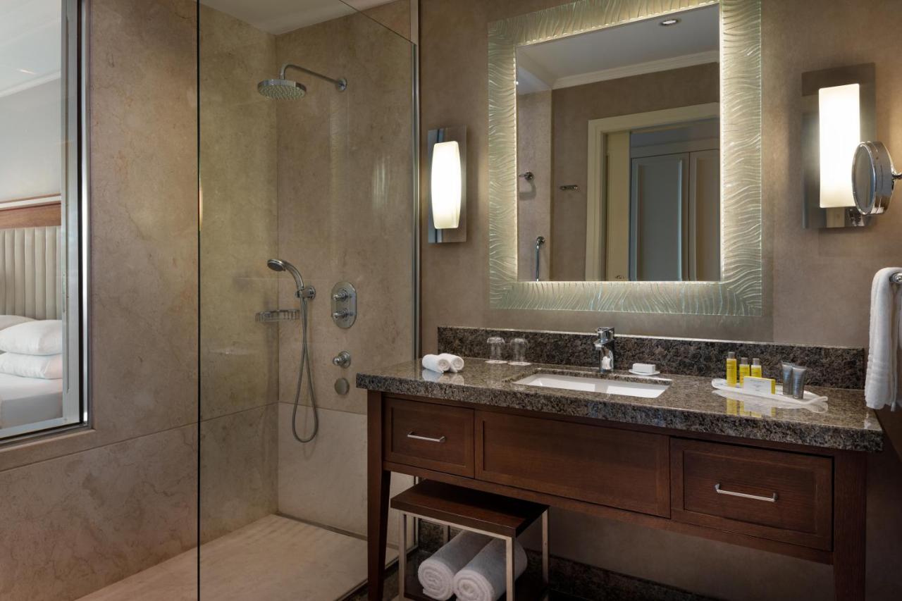 Executive King Room with Executive Lounge Access,1629392069:JPEG