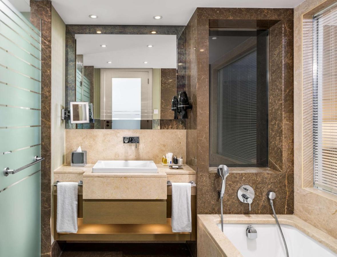 Executive Zimmer mit Stadtblick und Zugang zur Lounge