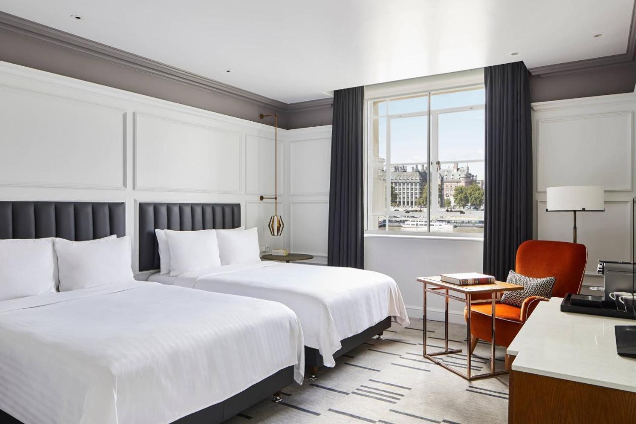 Doppelzimmer mit 2 Doppelbetten und Flussblick
