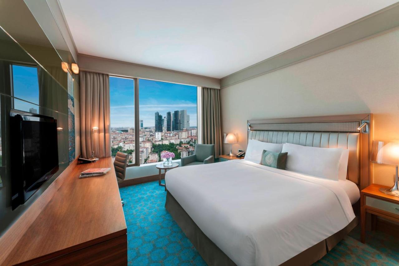 Executive Zimmer mit Kingsize-Bett, Zugang zur Club Lounge und Stadtblick