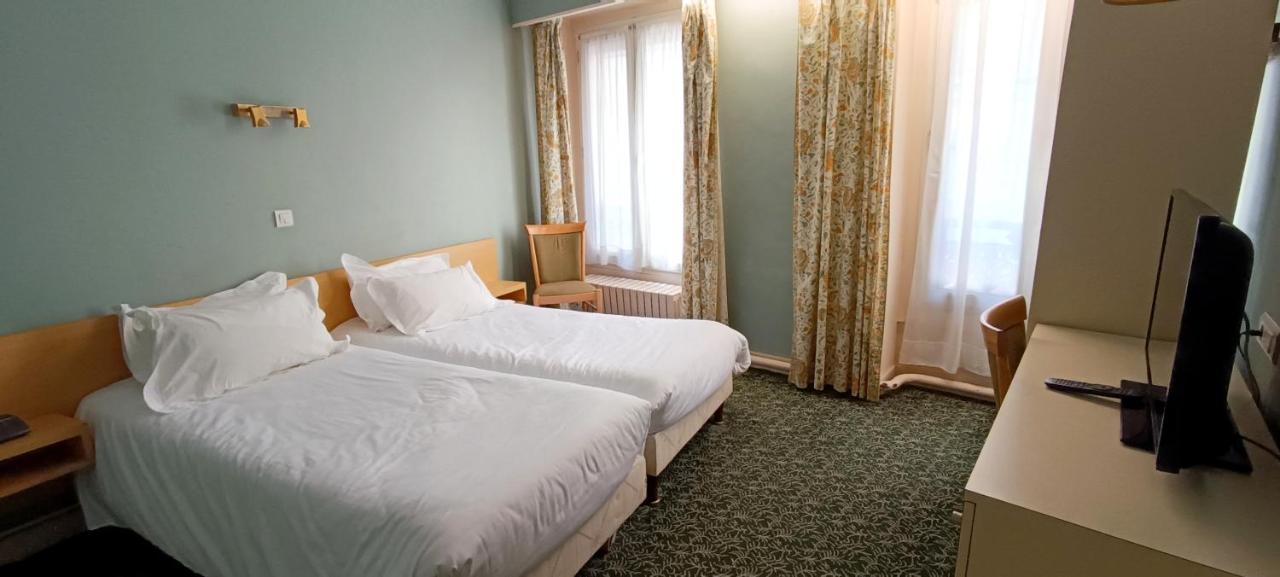 Zimmer mit Verbindungstür