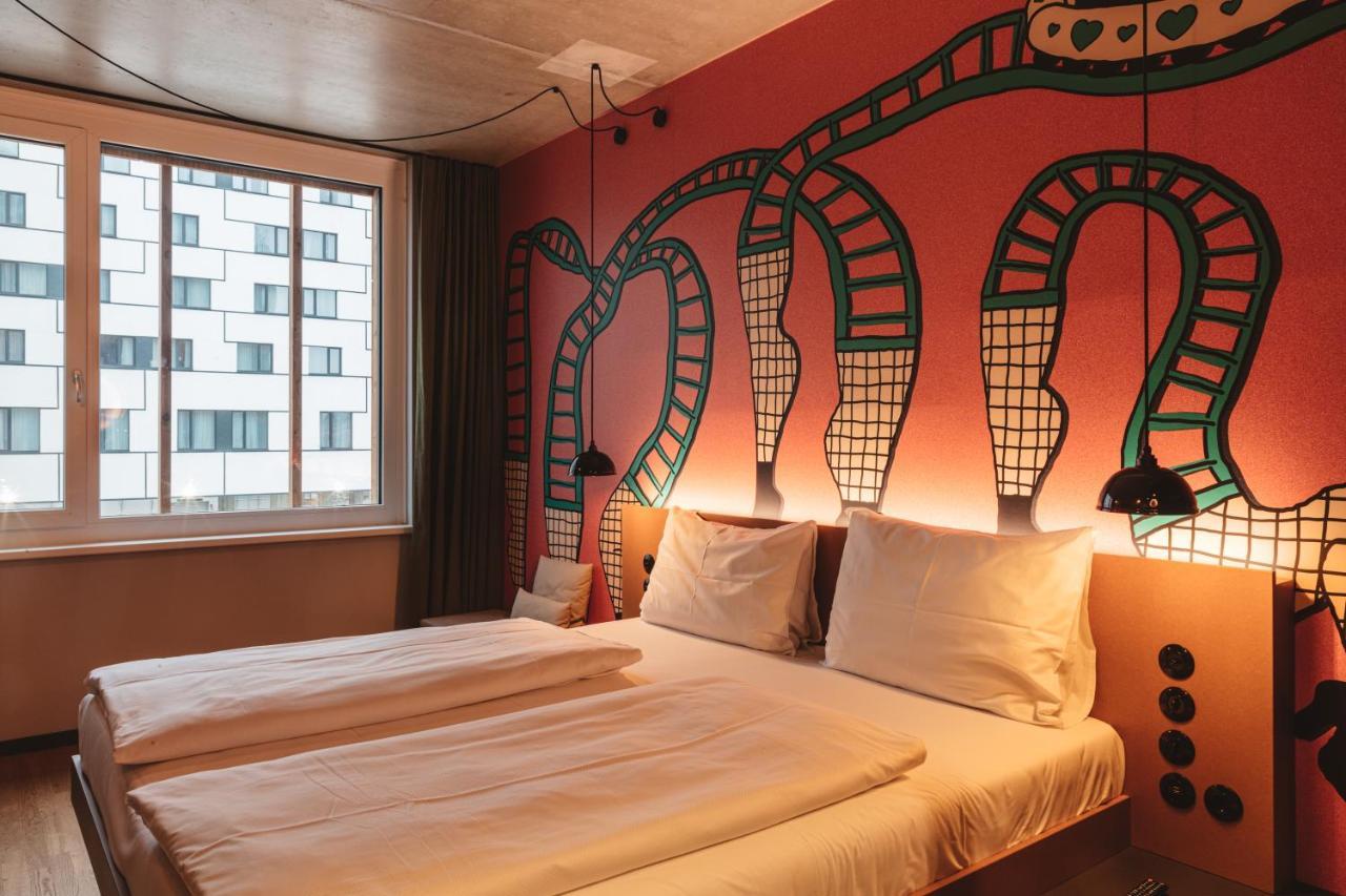 Doppelzimmer mit Kingsize-Bett