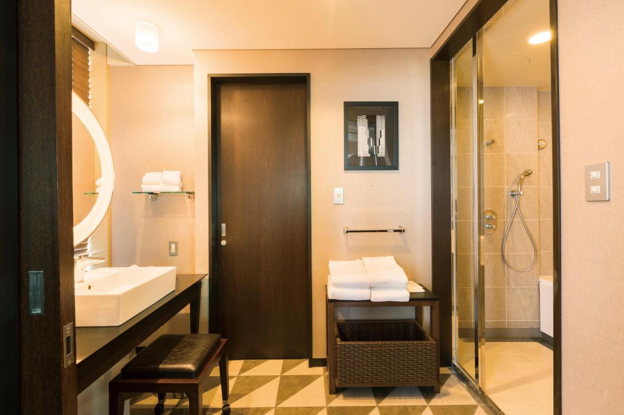 Junior Suite auf der Premium Etage – Zimmer mit Kingsize-Bett und Zugang zur Lounge