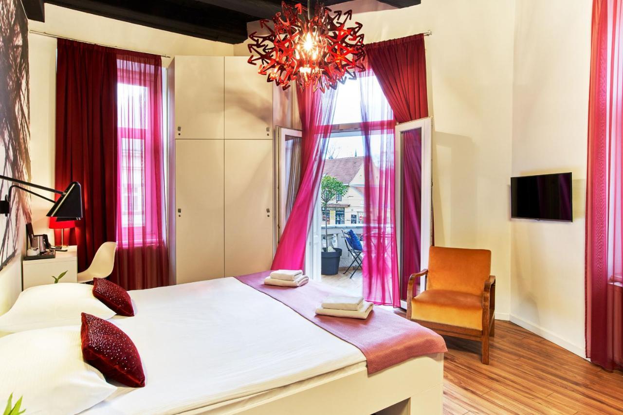 Deluxe Doppelzimmer mit Balkon und Stadtblick