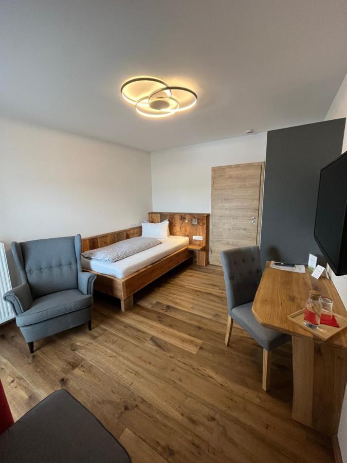Einzelzimmer mit Balkon