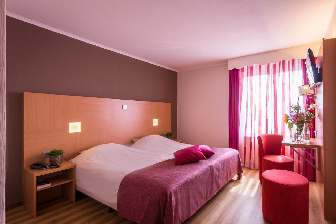 Zweibettzimmer mit Balkon