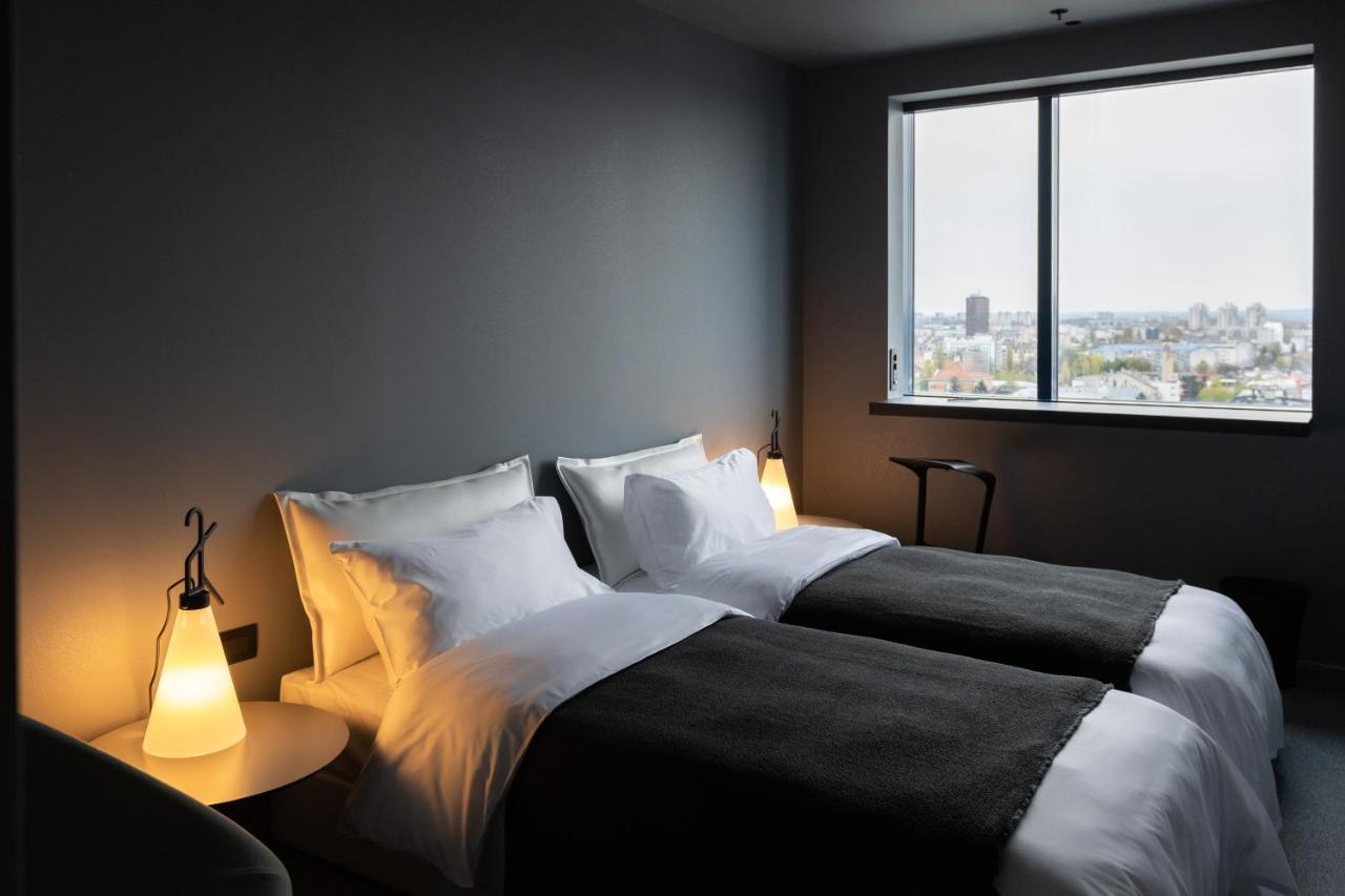 Monochrome Room,1385422184:JPEG