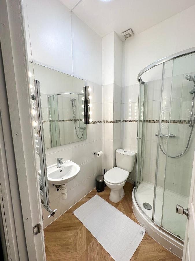 Vierbettzimmer mit eigenem Bad