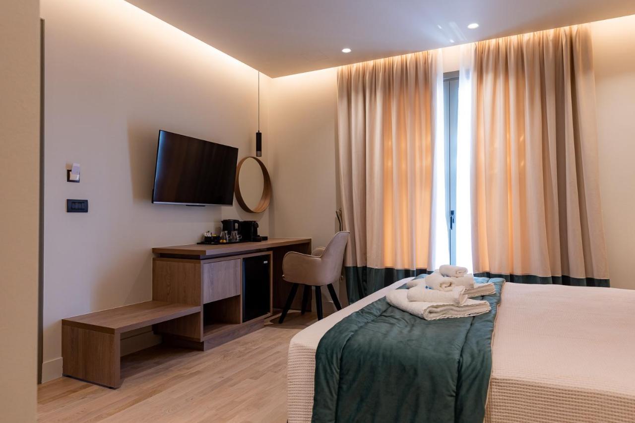 Deluxe Familiensuite mit Stadtblick und Balkon