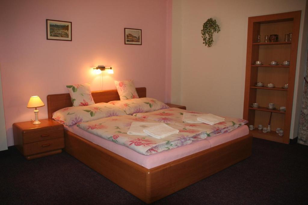 Doppel- oder Zweibettzimmer