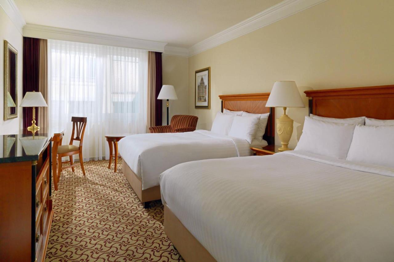 Zimmer mit Zugang zur Executive-Lounge und zwei Betten à 1,4 x 2 m