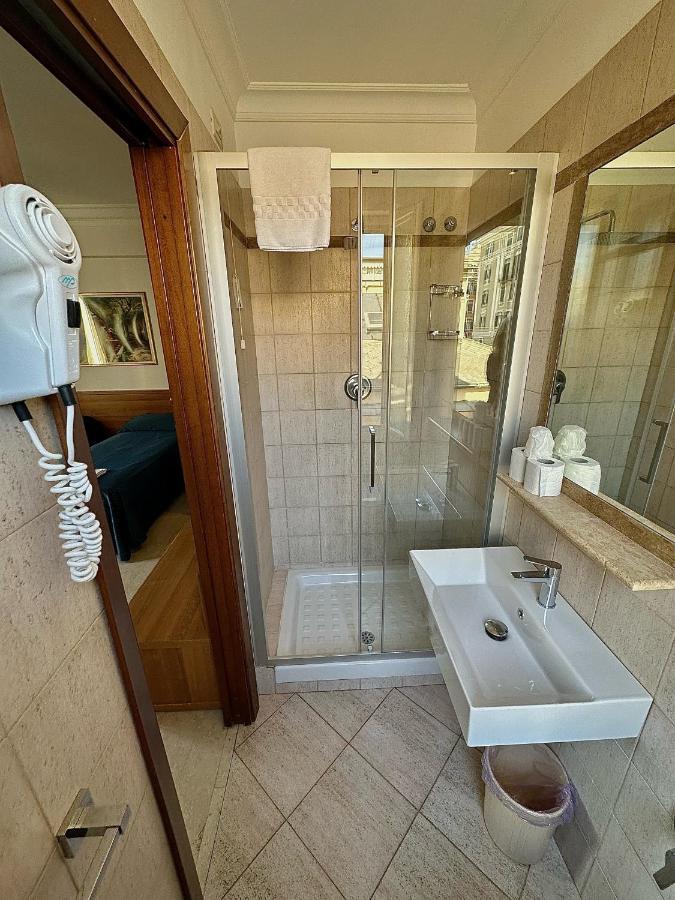 Doppel- oder Zweibettzimmer