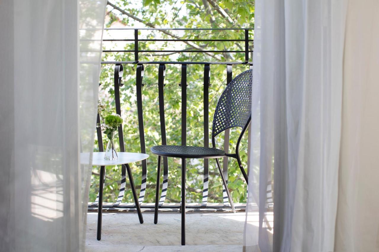 Klassisches Kingsize-Zimmer mit Balkon – Stadtseite