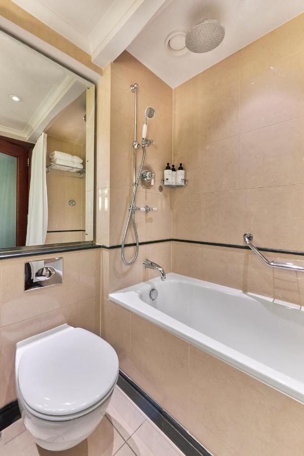 Premium Zimmer mit Kingsize-Bett und Parkblick