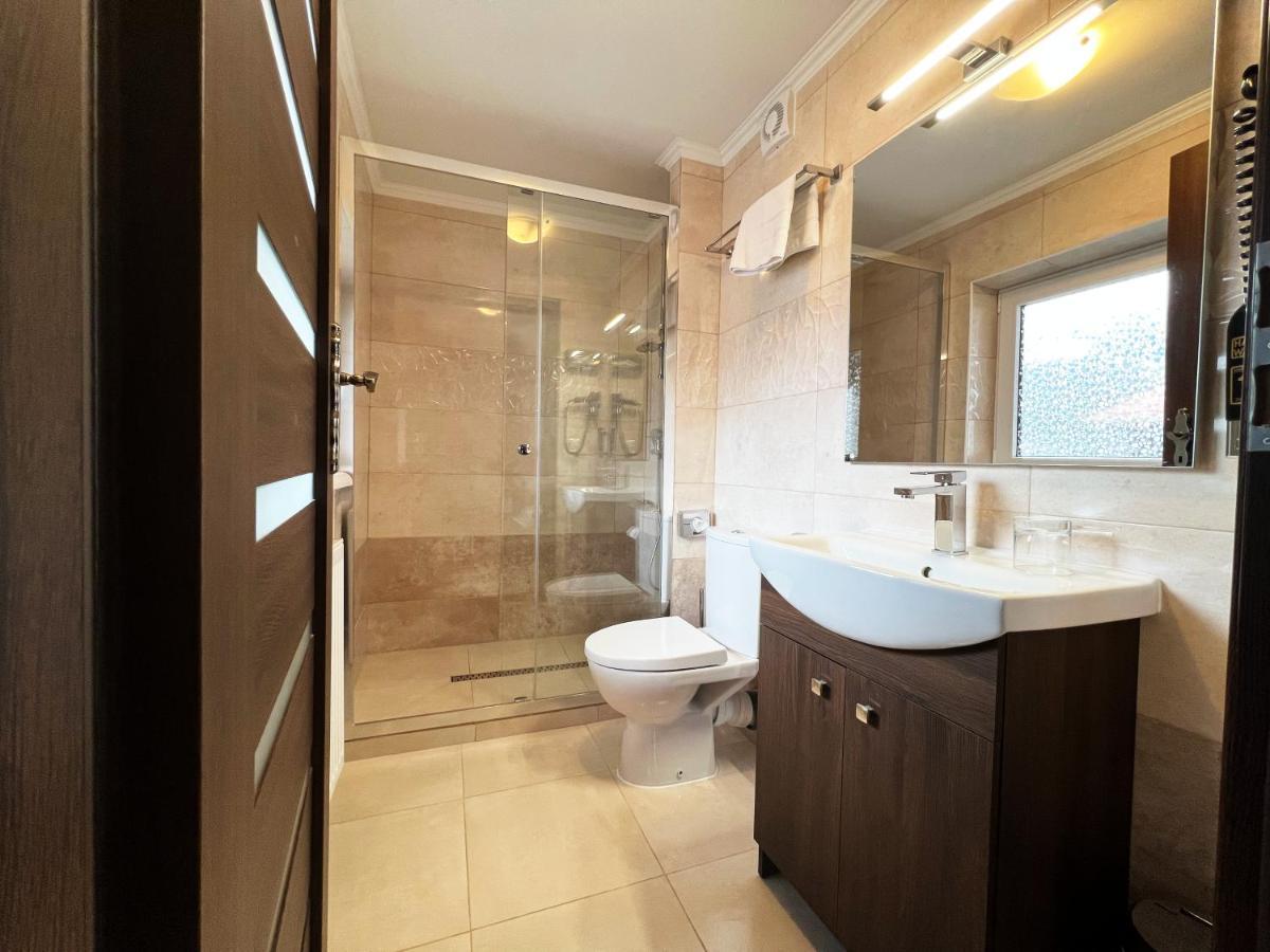 Single Room,1742722107:JPEG