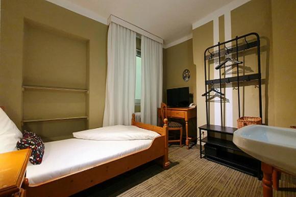 Single Room with Shared Shower and Toilet,1403984699:JPEG