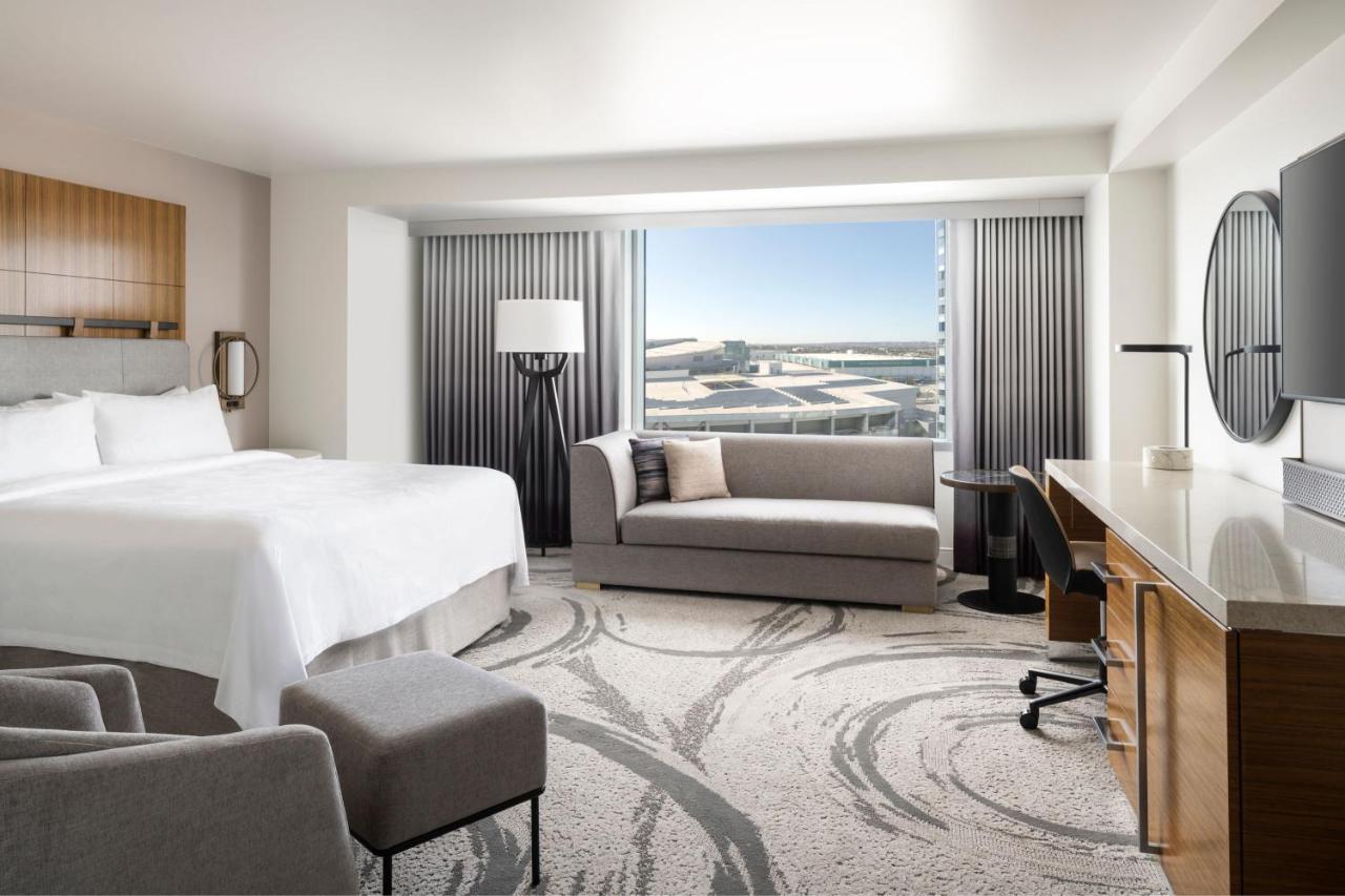 Deluxe Zimmer mit Kingsize-Bett und Stadtblick