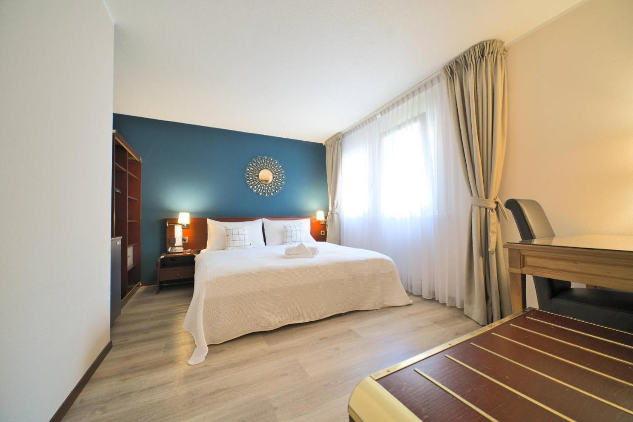 Standard Zimmer mit Kingsize-Bett