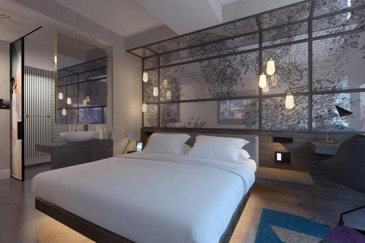 Zimmer mit Kingsize-Bett