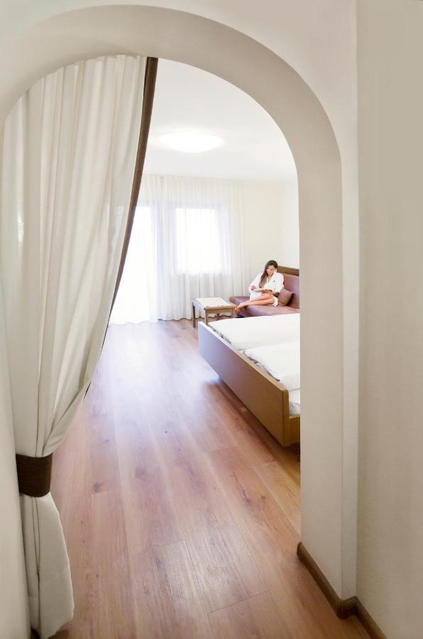 Doppel-/Zweibettzimmer mit Zustellbett