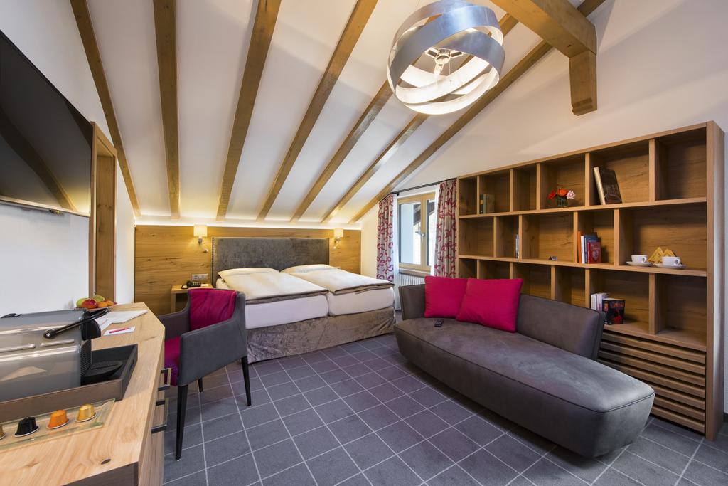 Dom Suite