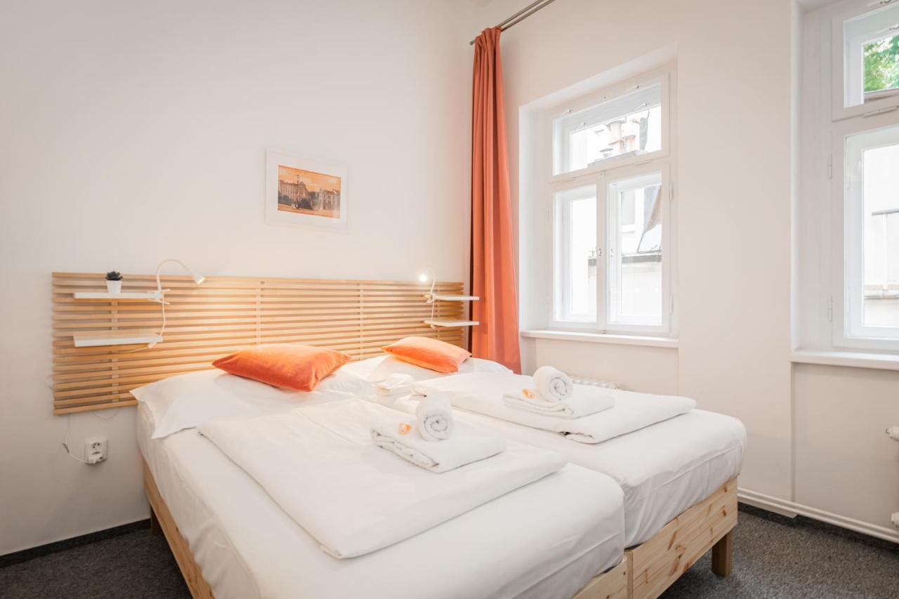 Doppel-/Zweibettzimmer mit Dusche