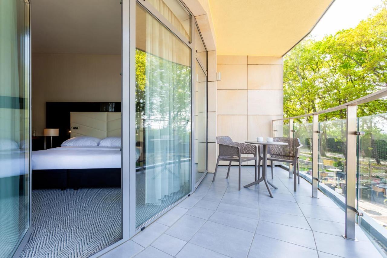 Doppel-/Zweibettzimmer mit eigener Terrasse