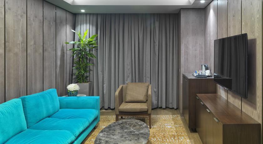 Suite mit Kingsize-Bett und Balkon