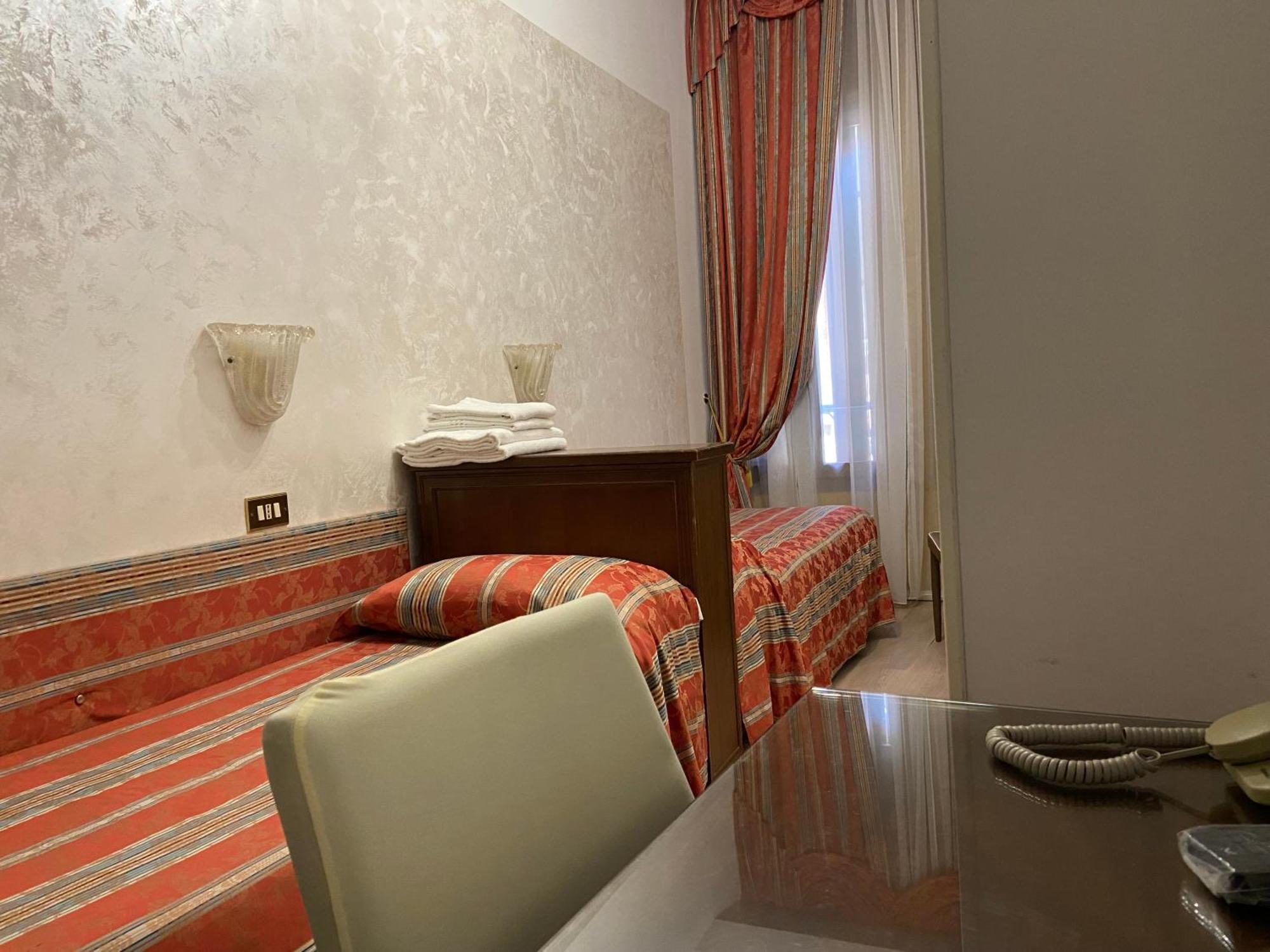 Zweibettzimmer mit externem Gemeinschaftsbad