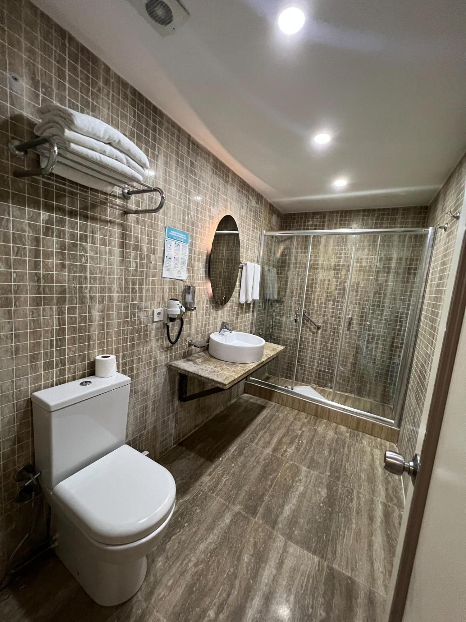 Two-Bedroom Apartment,1299480508:JPEG