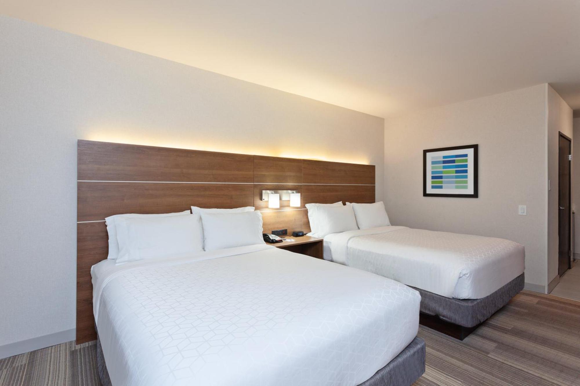 Standard Doppelzimmer mit 2 Doppelbetten - obere Etage