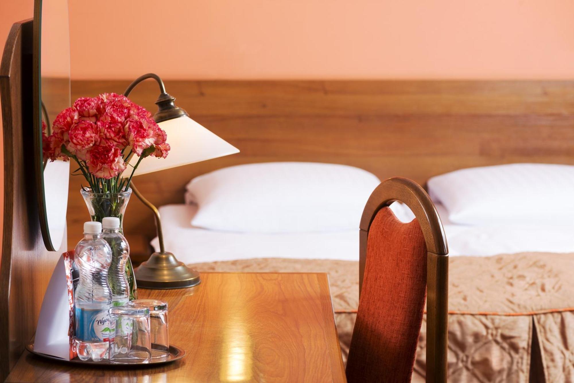 Doppel- oder Zweibettzimmer