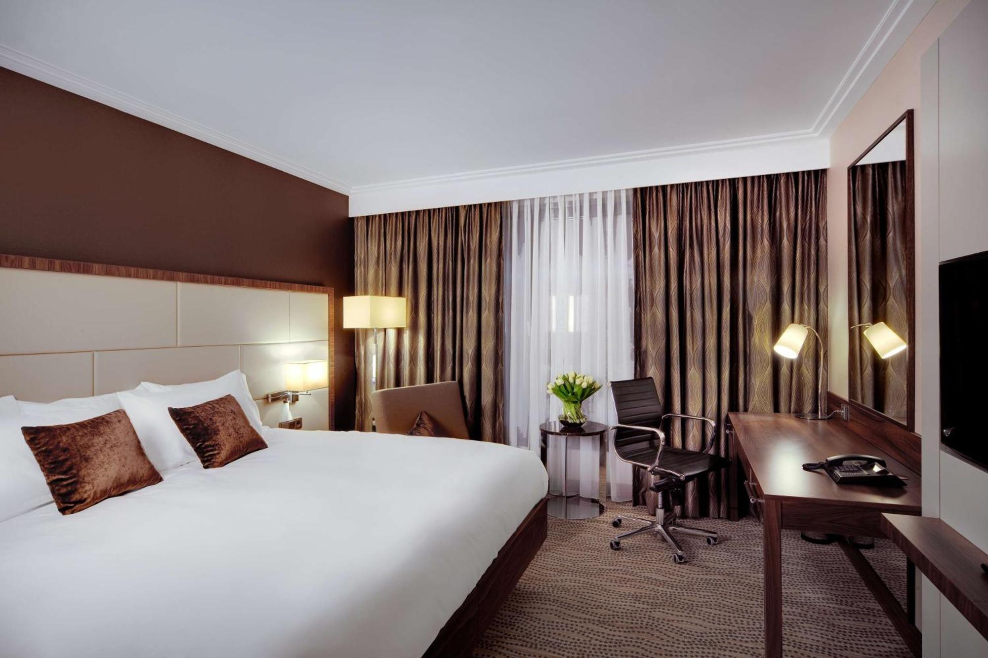 Zimmer mit Kingsize Bett