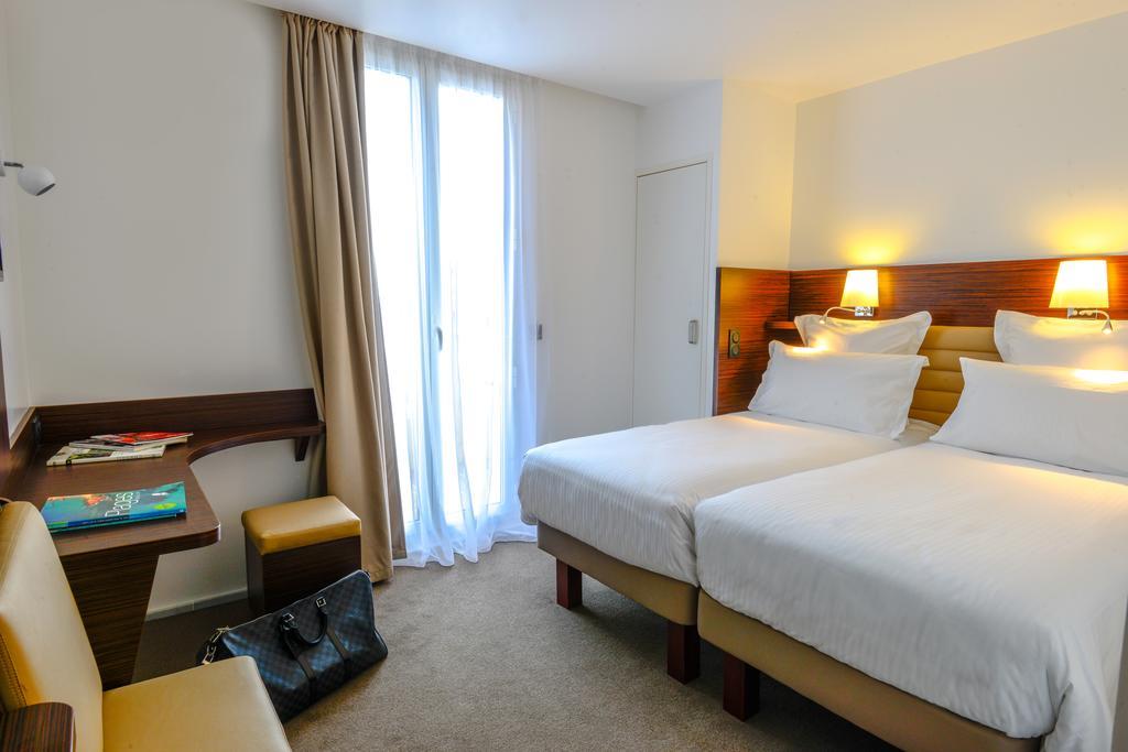 Zweibettzimmer mit Balkon