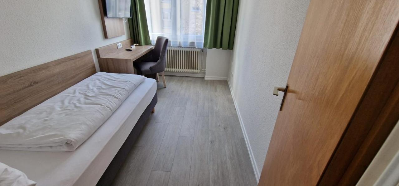 Einzelzimmer mit Gemeinschaftsdusche und -WC