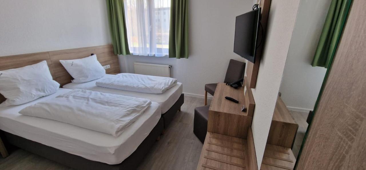 Doppel-/Zweibettzimmer mit Bad