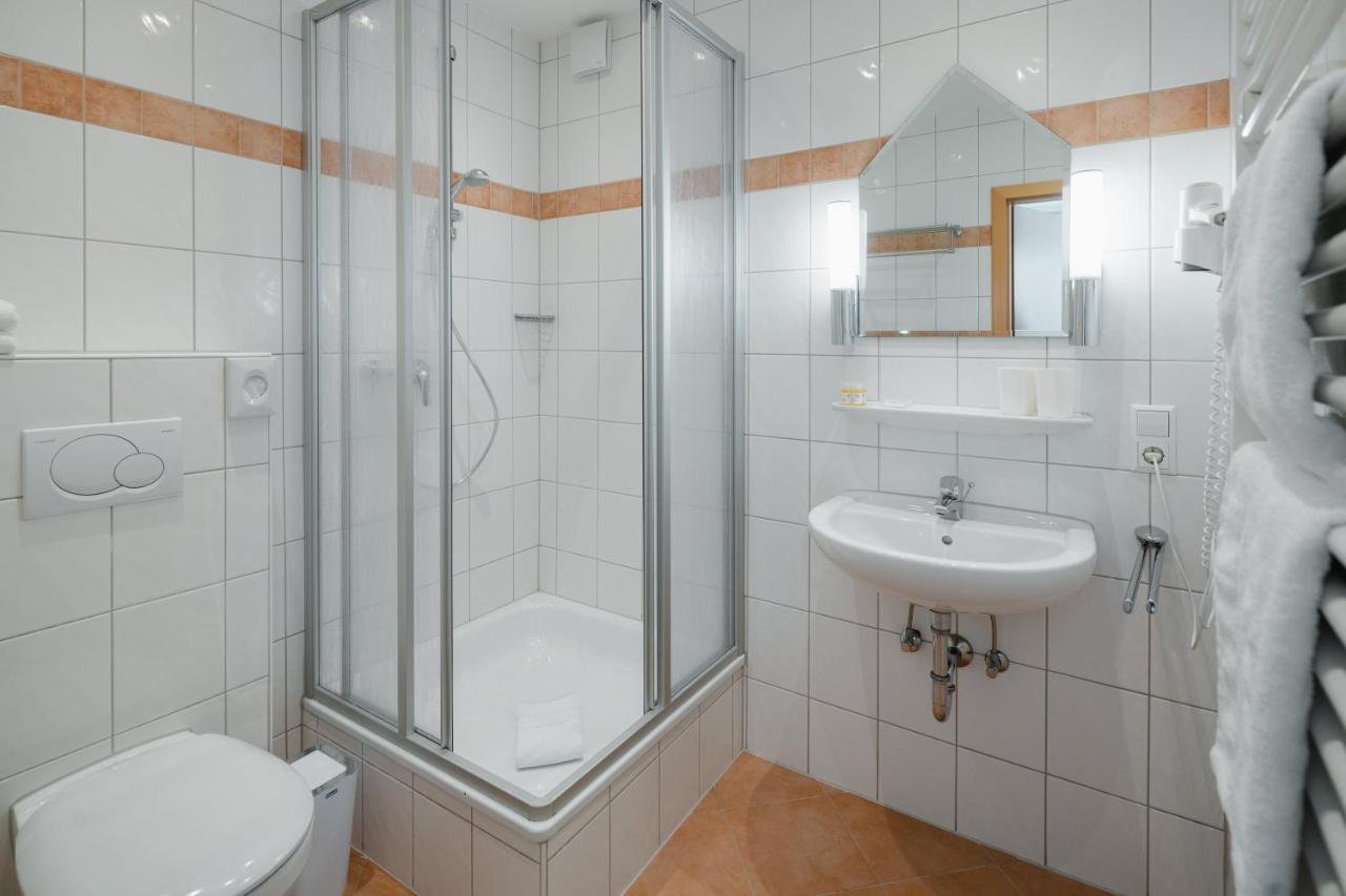 Single Room,1469216441:JPEG