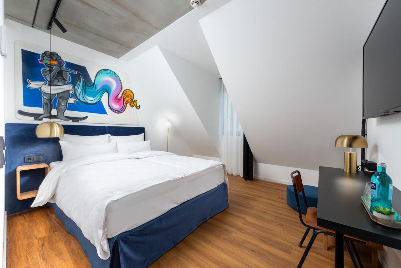 Small Double Room,1481060240:JPEG