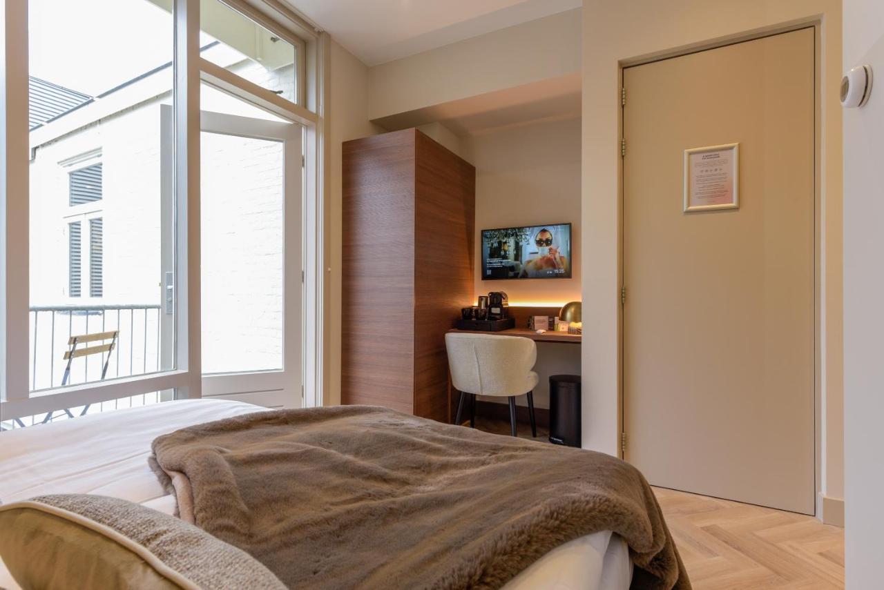 Zweibettzimmer mit Balkon